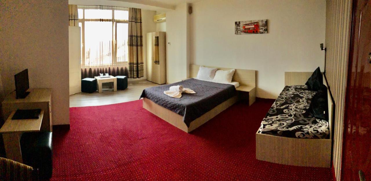 Hotel Mon Caprice ブカレスト エクステリア 写真