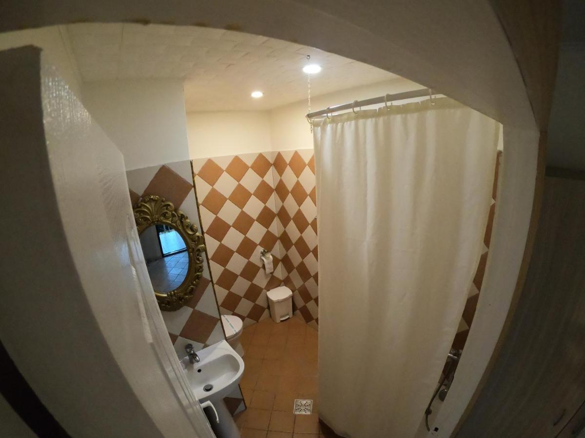 Hotel Mon Caprice ブカレスト エクステリア 写真