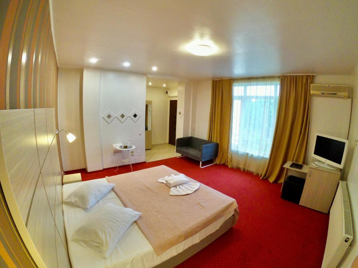 Hotel Mon Caprice ブカレスト エクステリア 写真