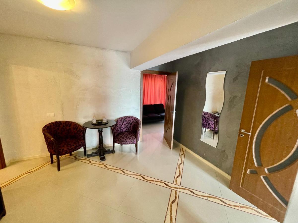 Hotel Mon Caprice ブカレスト エクステリア 写真