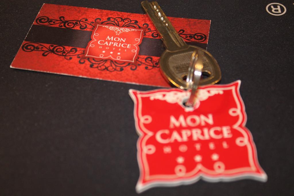 Hotel Mon Caprice ブカレスト エクステリア 写真
