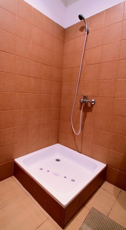Hotel Mon Caprice ブカレスト エクステリア 写真