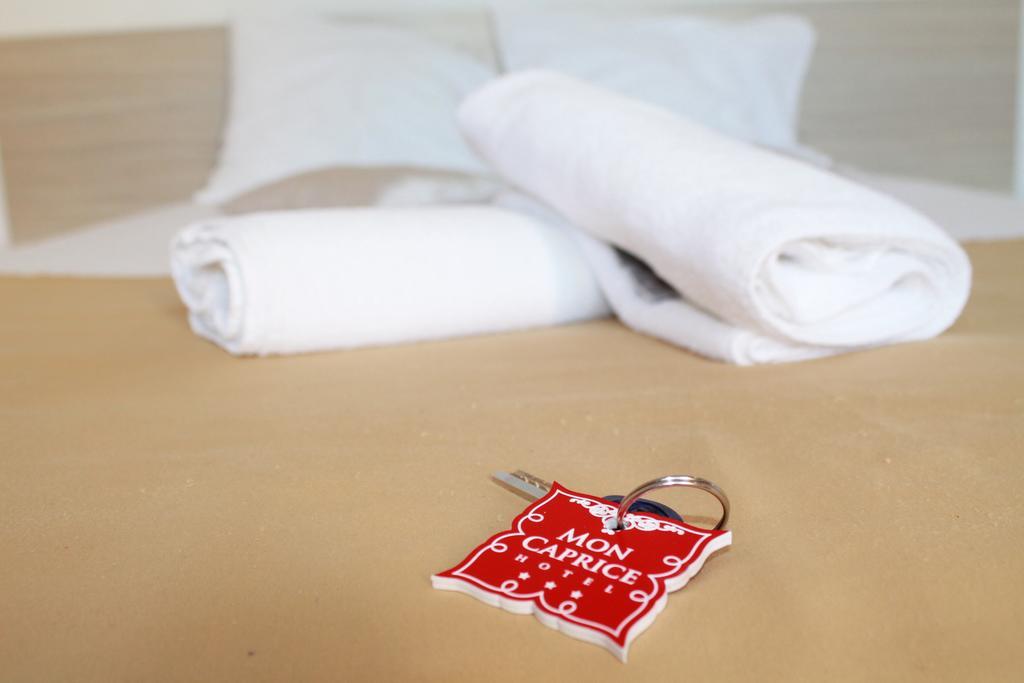 Hotel Mon Caprice ブカレスト エクステリア 写真